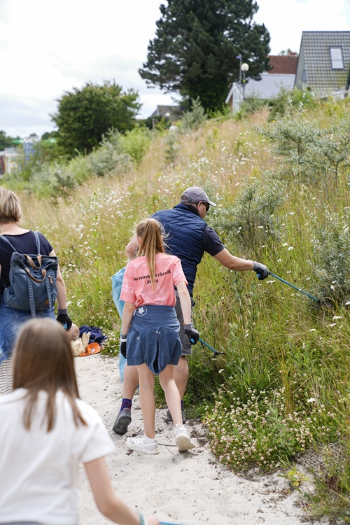 Participants during a Torqeedo Watercare cleanup activity